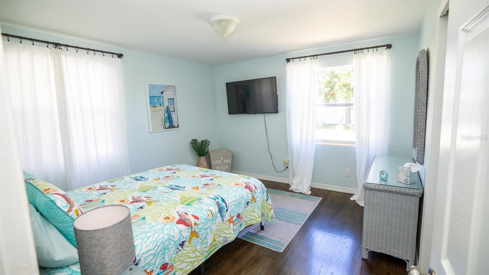Image 23 of 27 For 321 Seaview Avenue