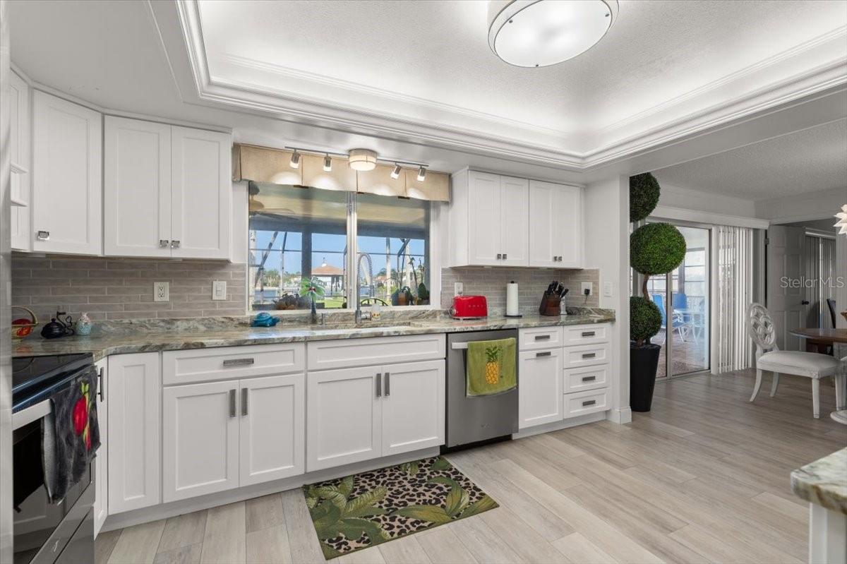 Image 11 of 59 For 940 Lambert Avenue