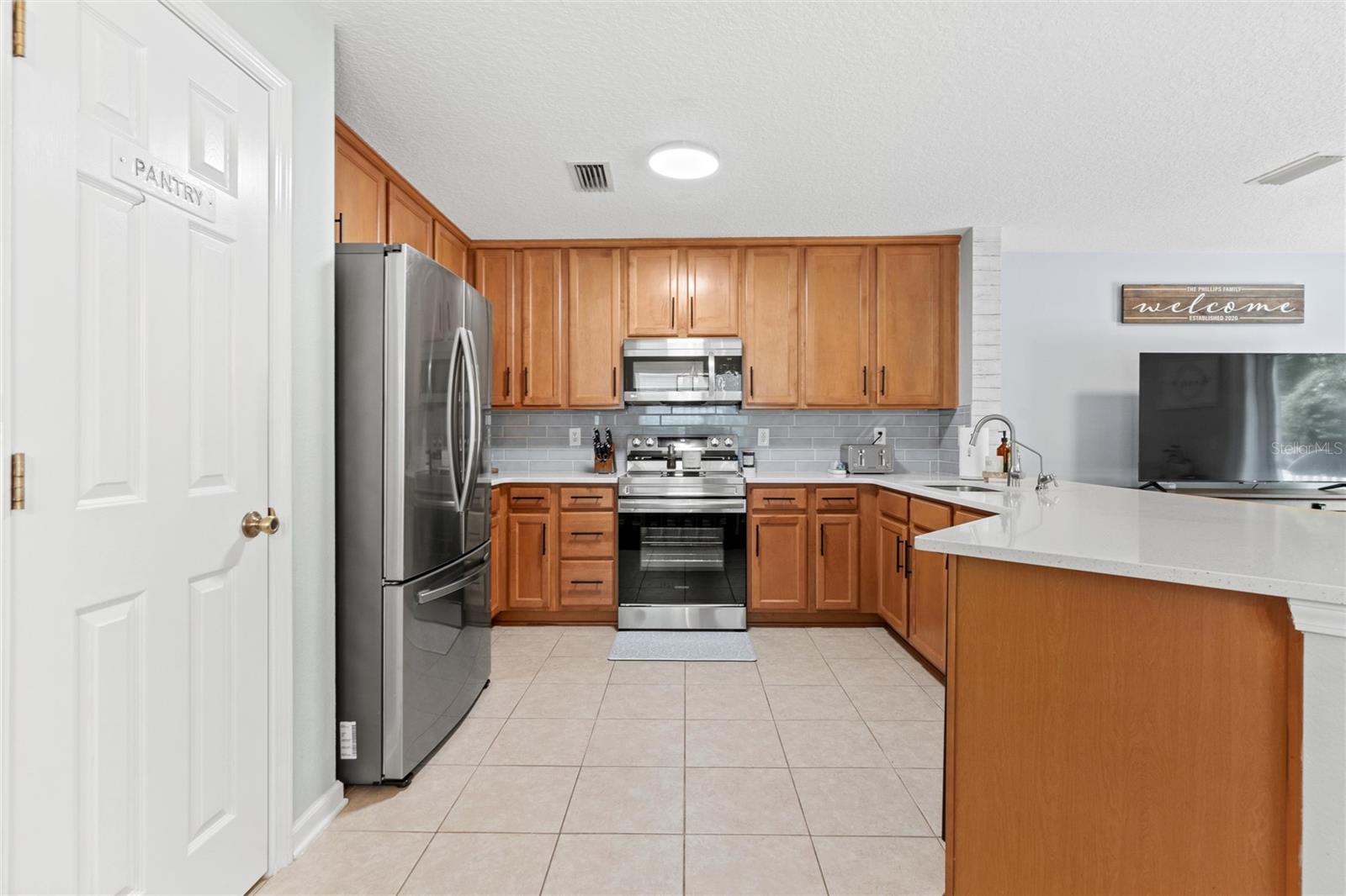 Image 6 of 28 For 810 Black Cherry Drive S