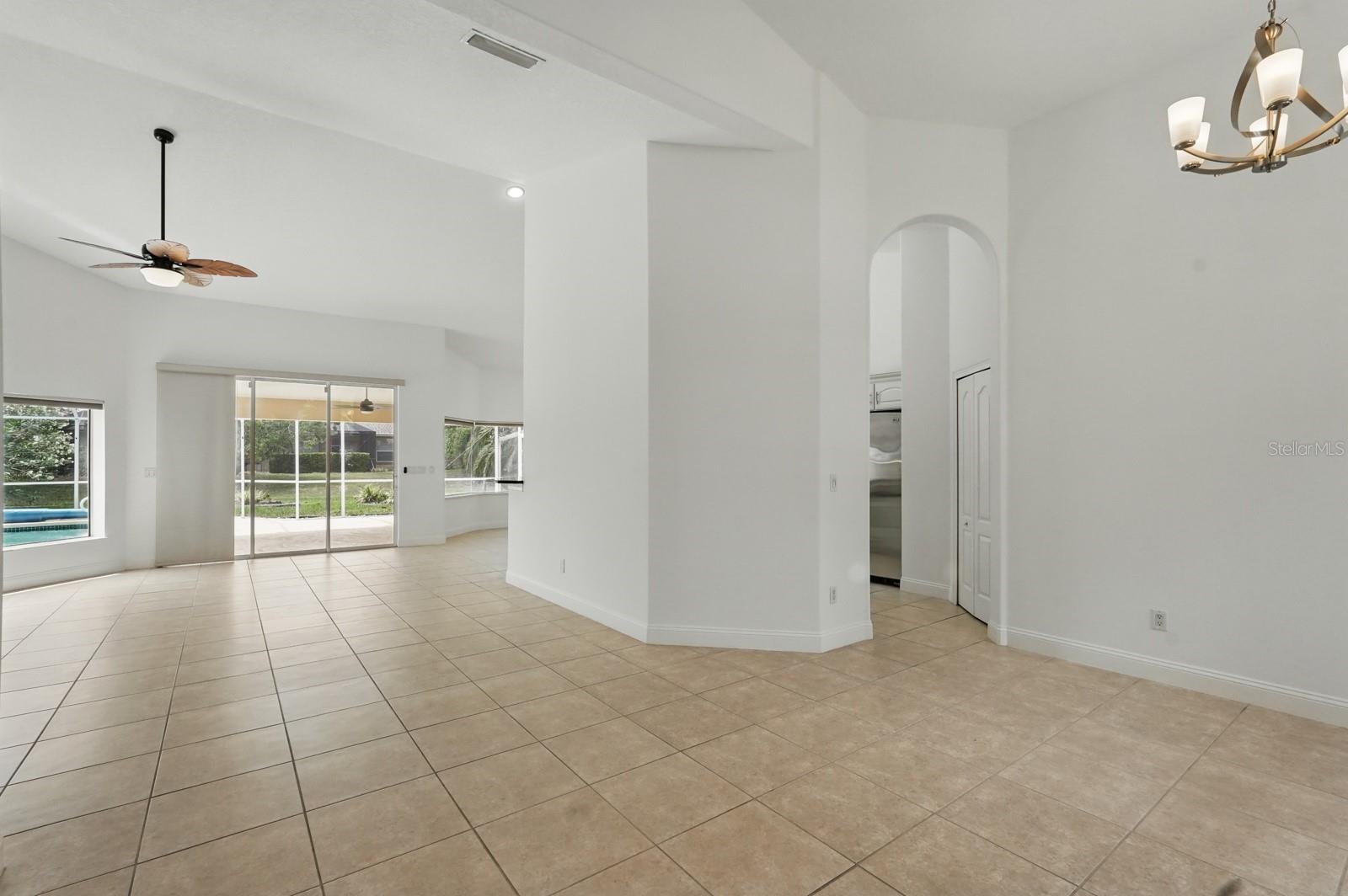 Image 10 of 49 For 47 Old Oak Drive S