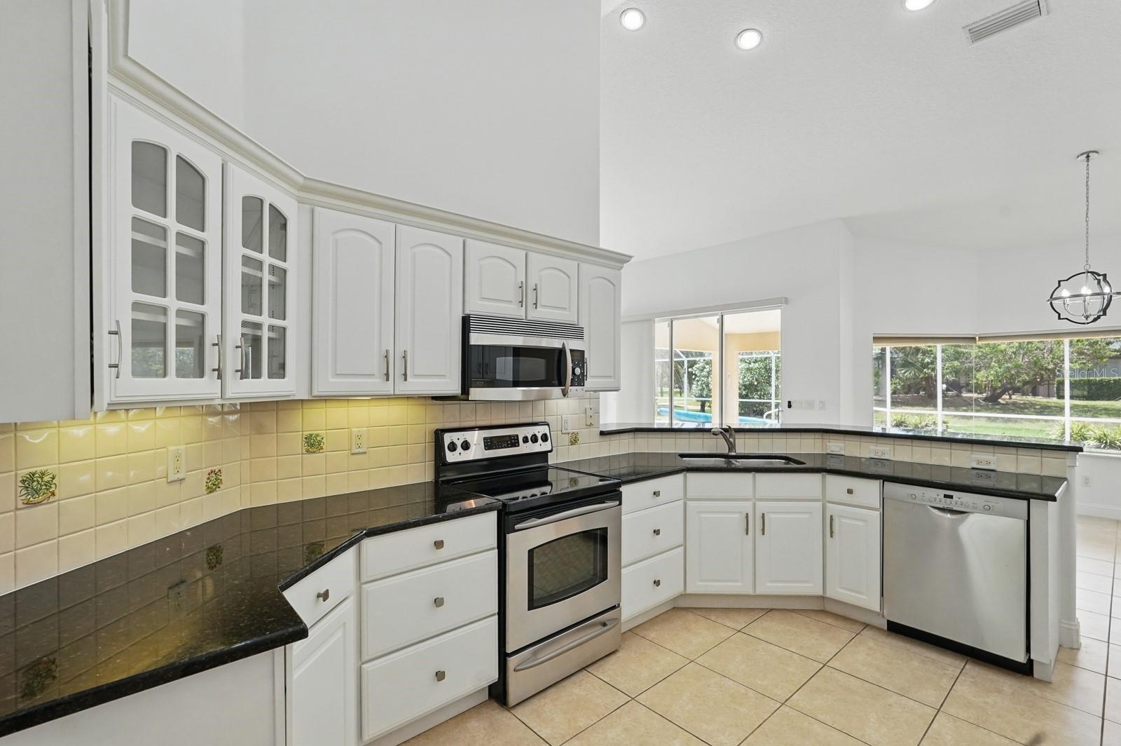 Image 15 of 49 For 47 Old Oak Drive S