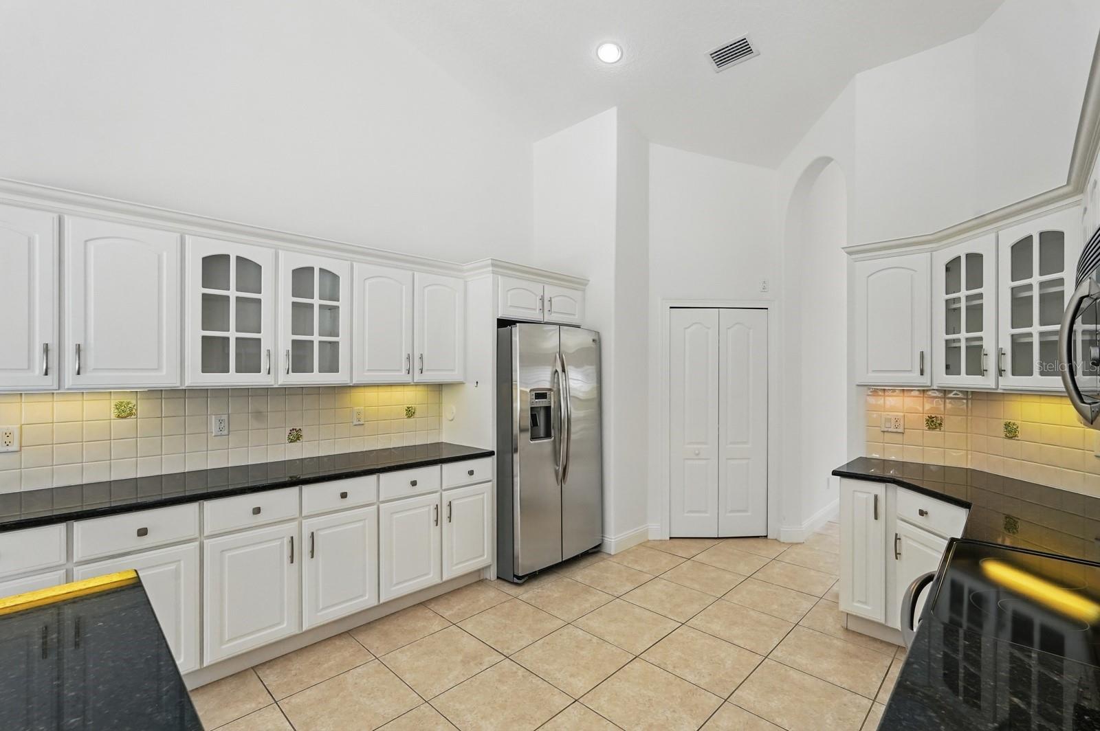 Image 16 of 49 For 47 Old Oak Drive S
