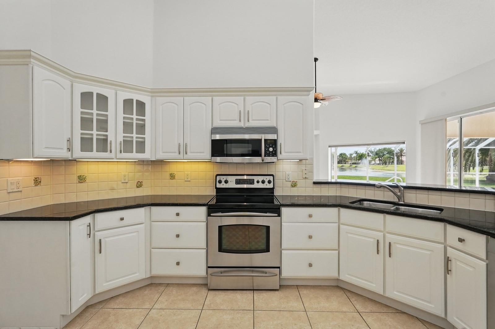 Image 18 of 49 For 47 Old Oak Drive S