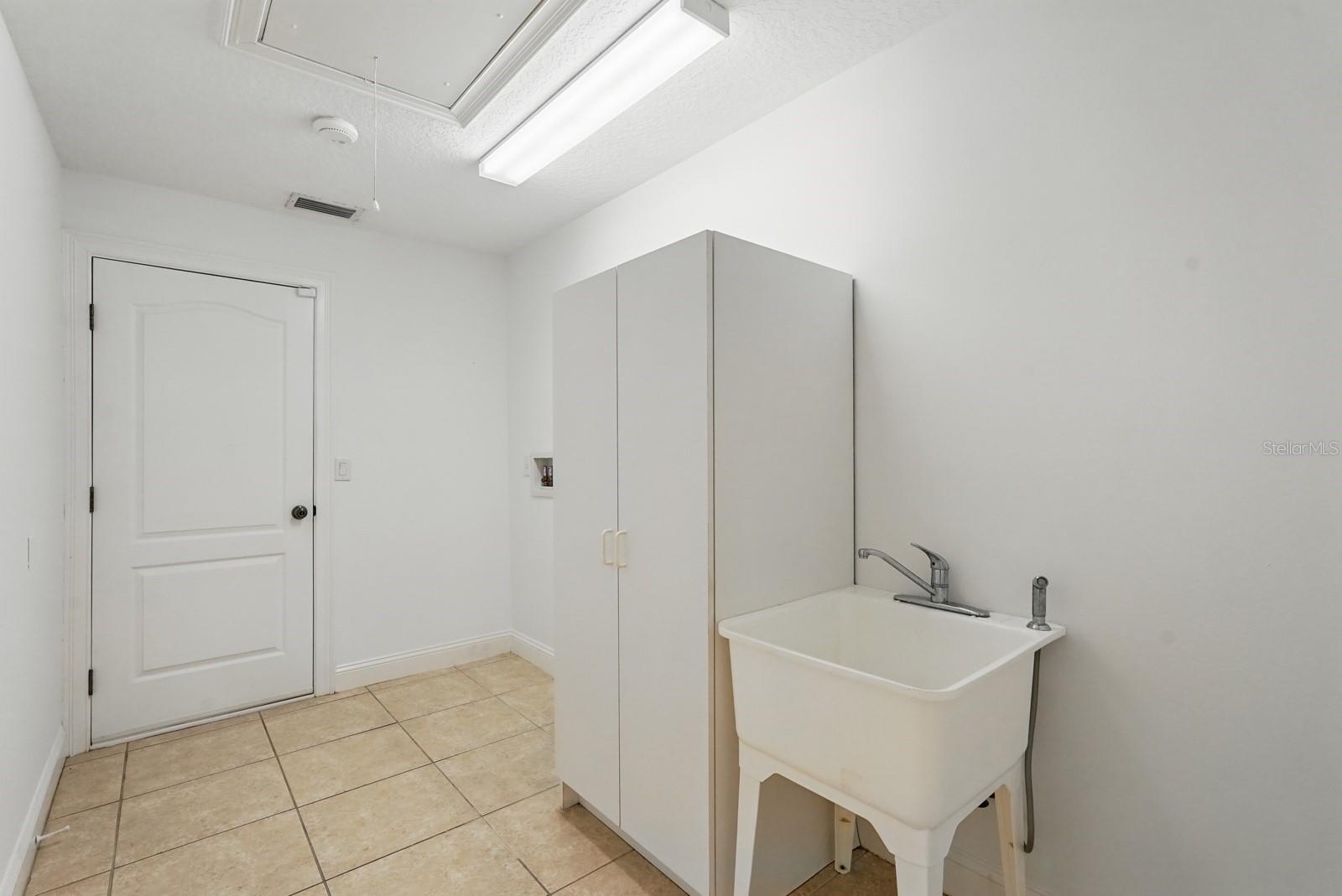 Image 32 of 49 For 47 Old Oak Drive S