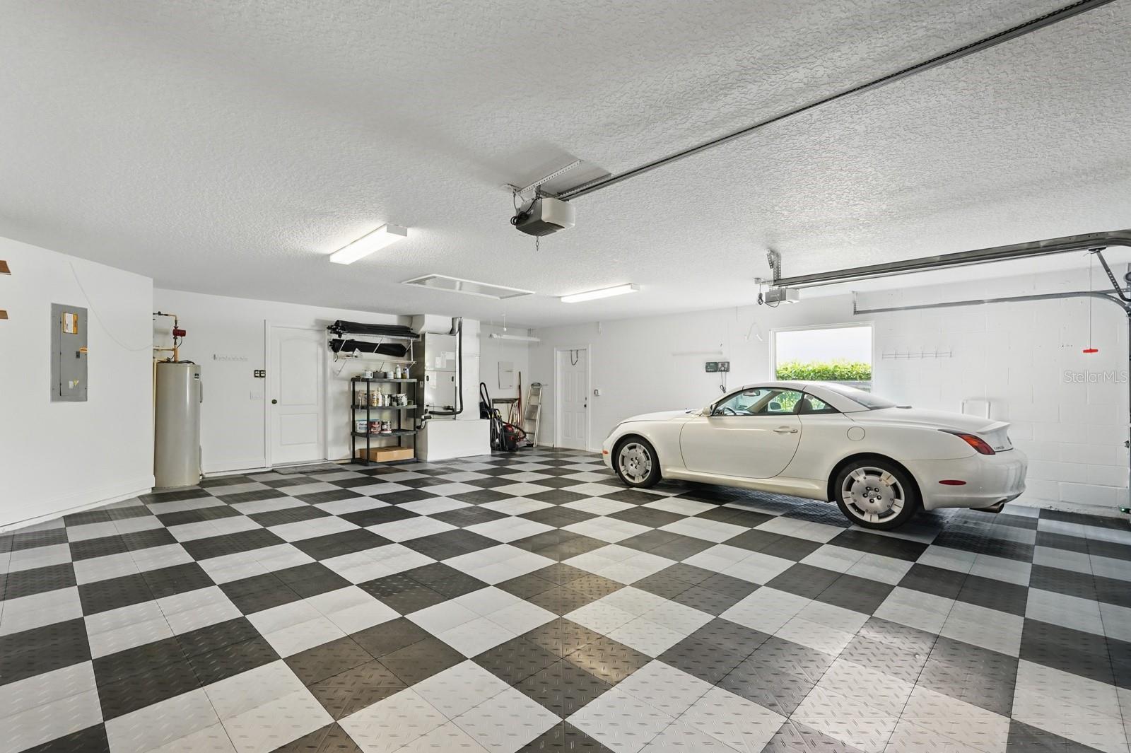 Image 33 of 49 For 47 Old Oak Drive S