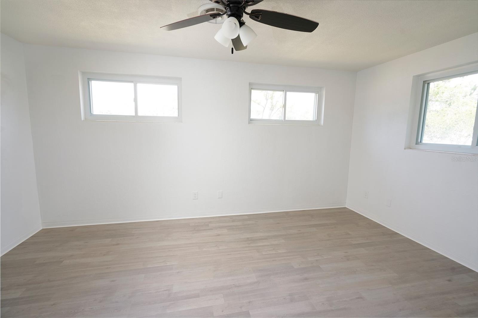 Image 14 of 21 For 1301 Oakwood Avenue