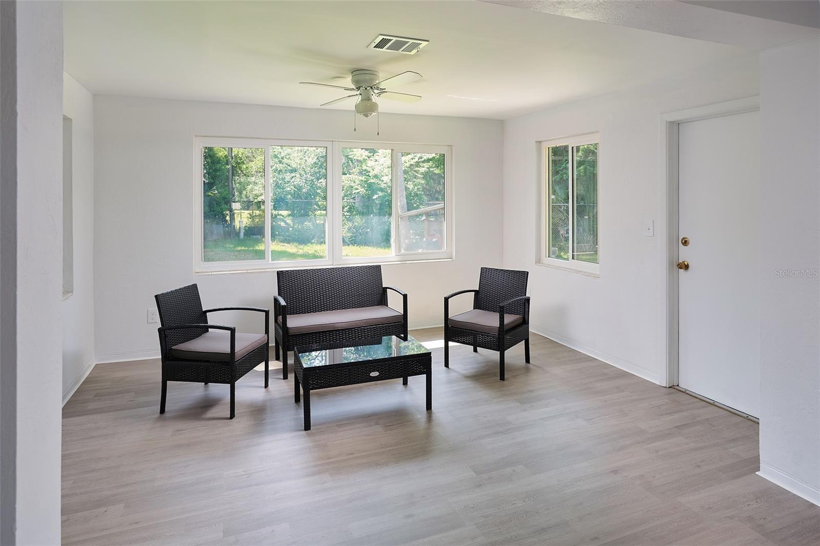 Image 3 of 21 For 1301 Oakwood Avenue