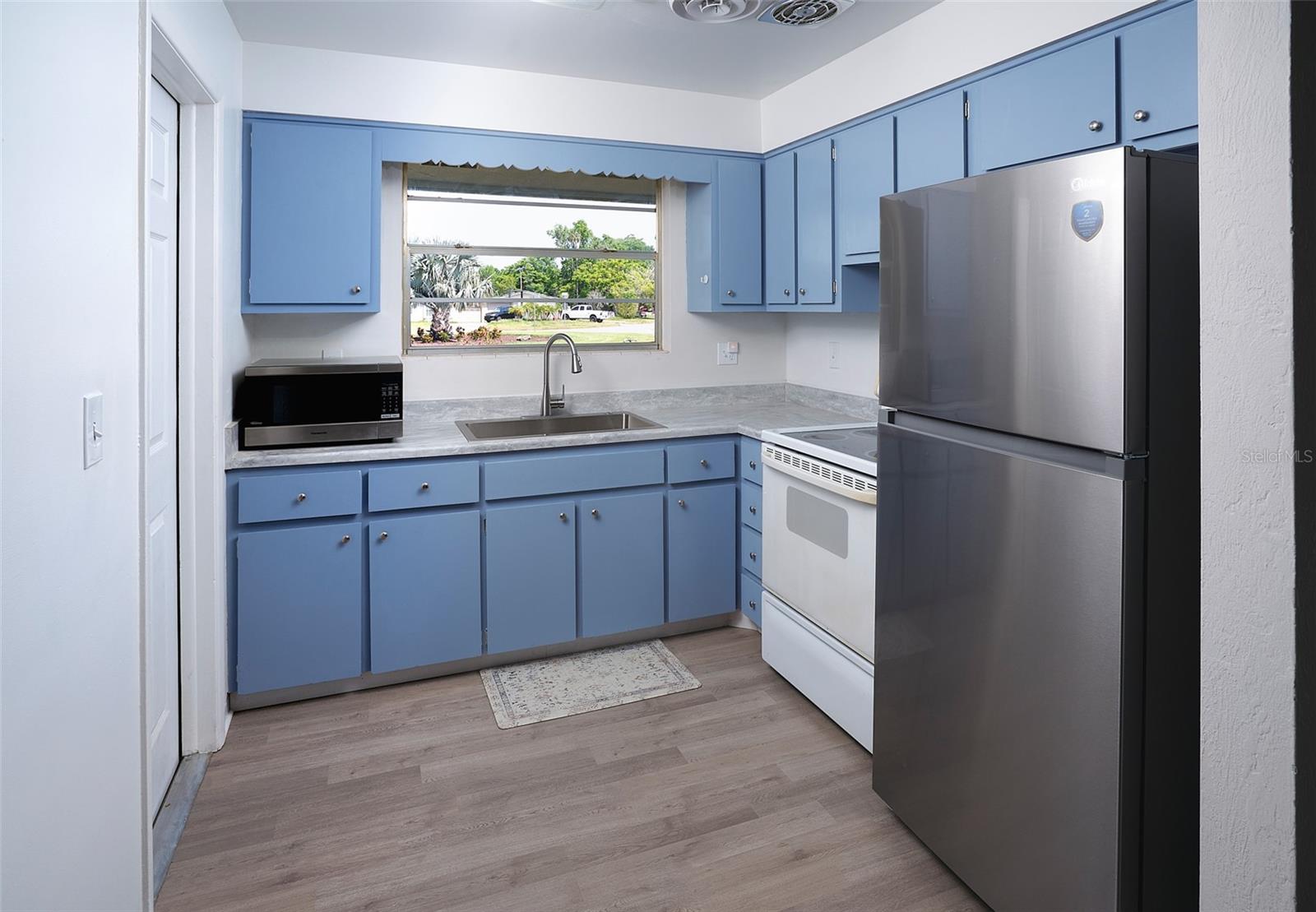 Image 5 of 21 For 1301 Oakwood Avenue