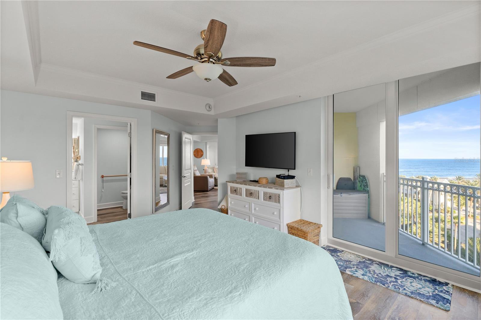 Image 25 of 91 For 200 Ocean Crest Drive 614