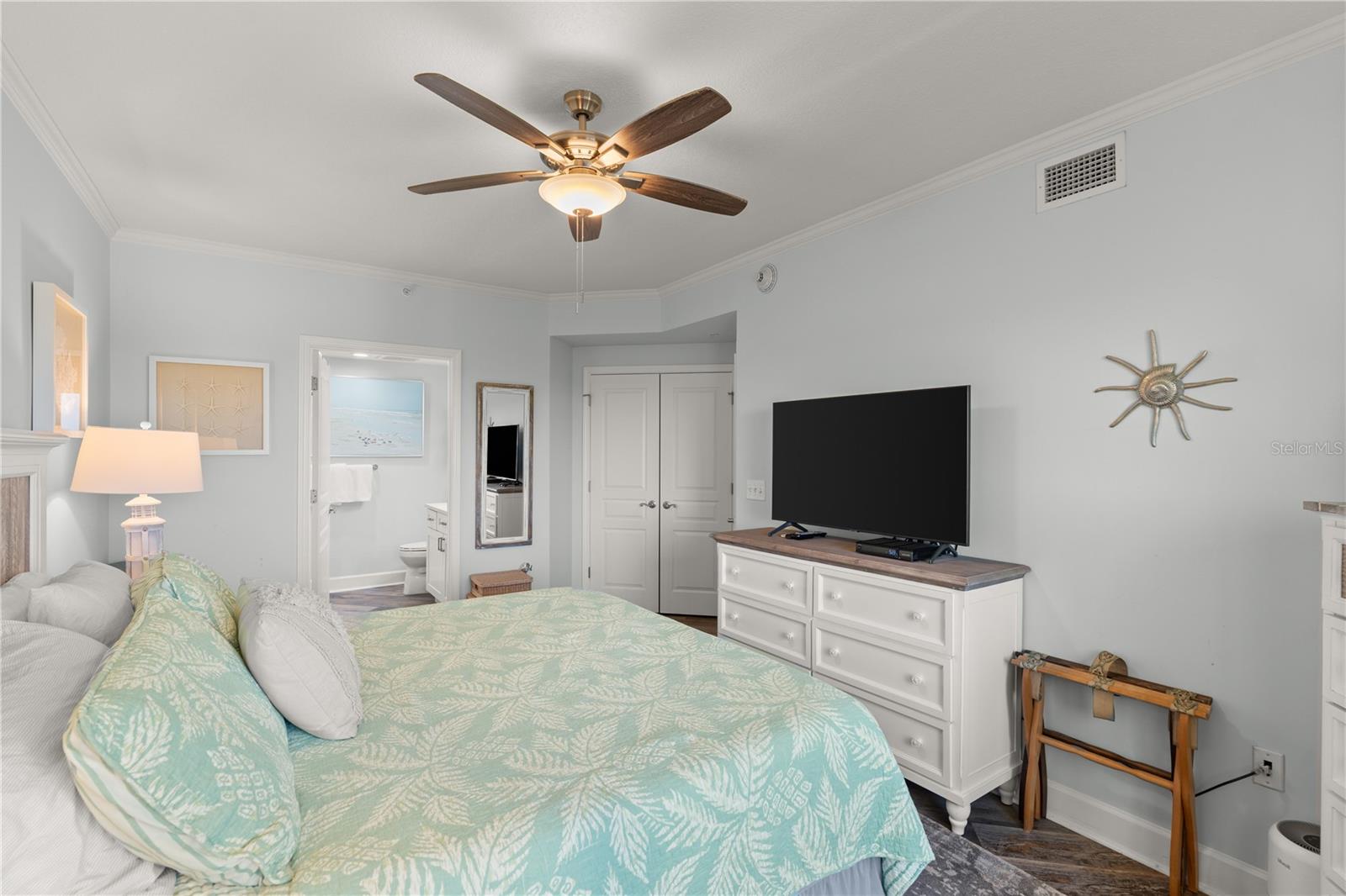 Image 32 of 91 For 200 Ocean Crest Drive 614