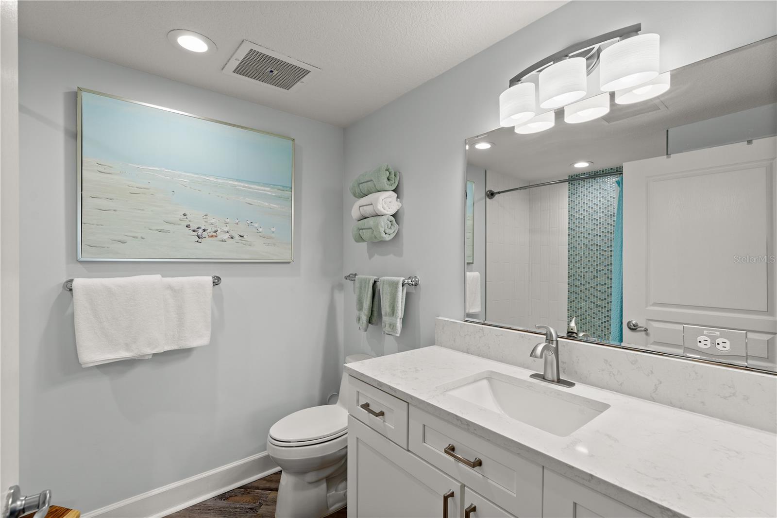 Image 33 of 91 For 200 Ocean Crest Drive 614