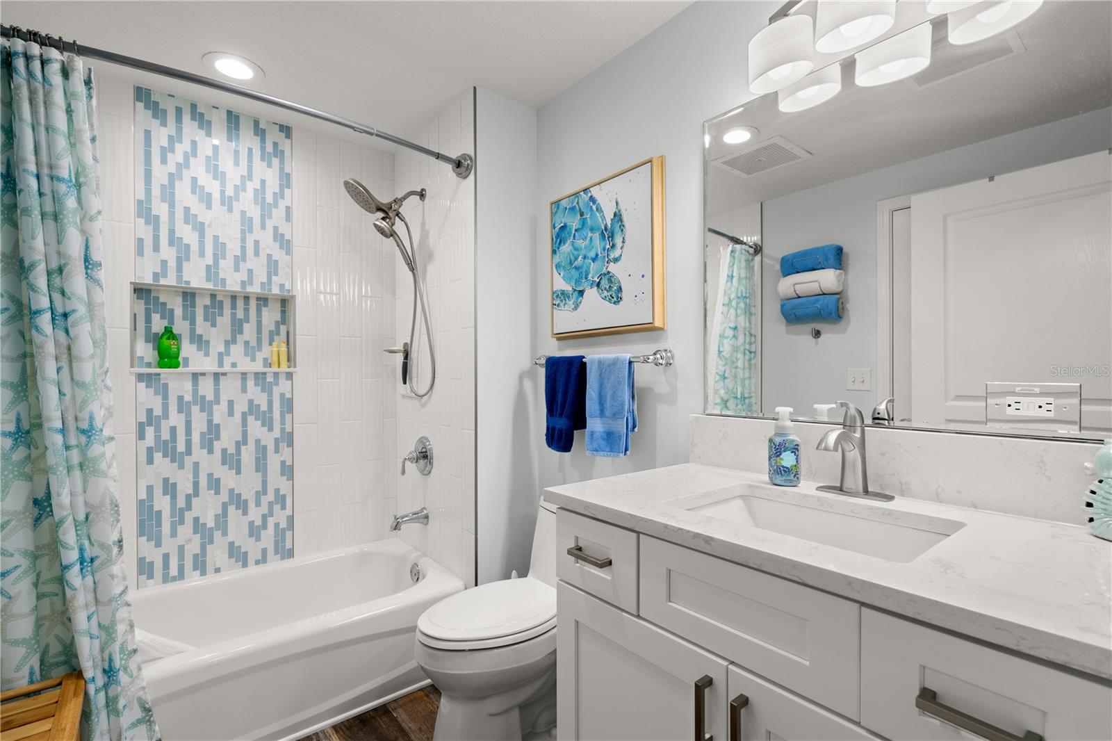 Image 40 of 91 For 200 Ocean Crest Drive 614