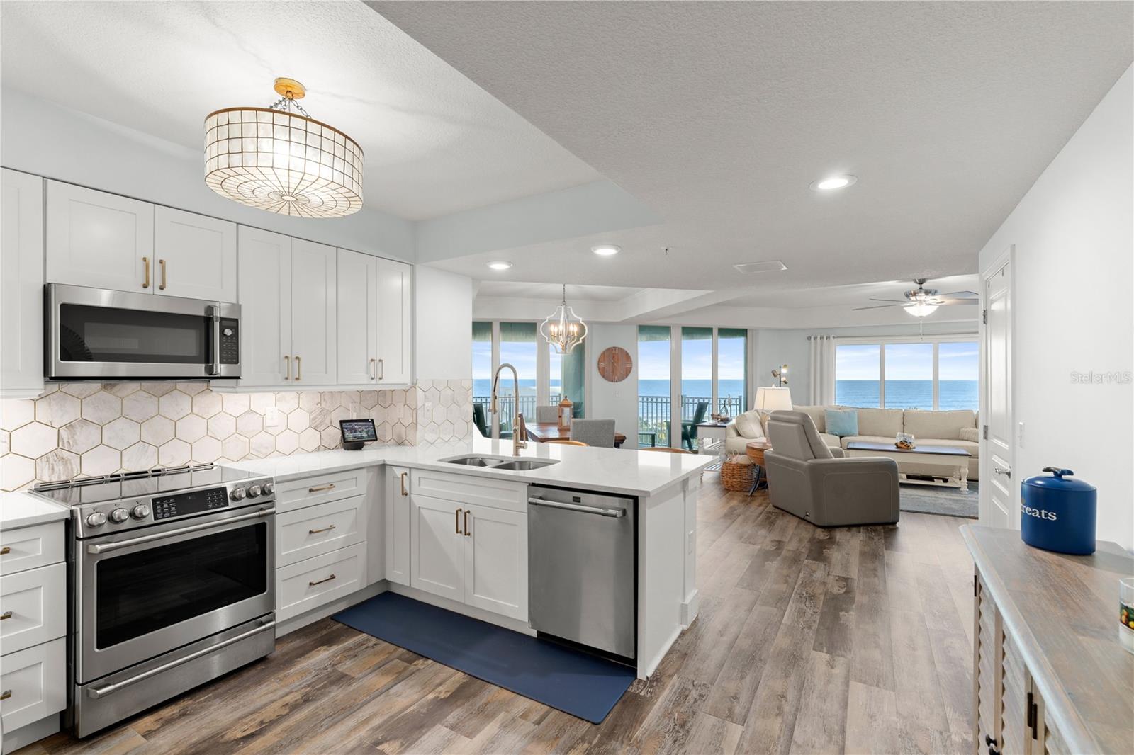 Image 6 of 91 For 200 Ocean Crest Drive 614
