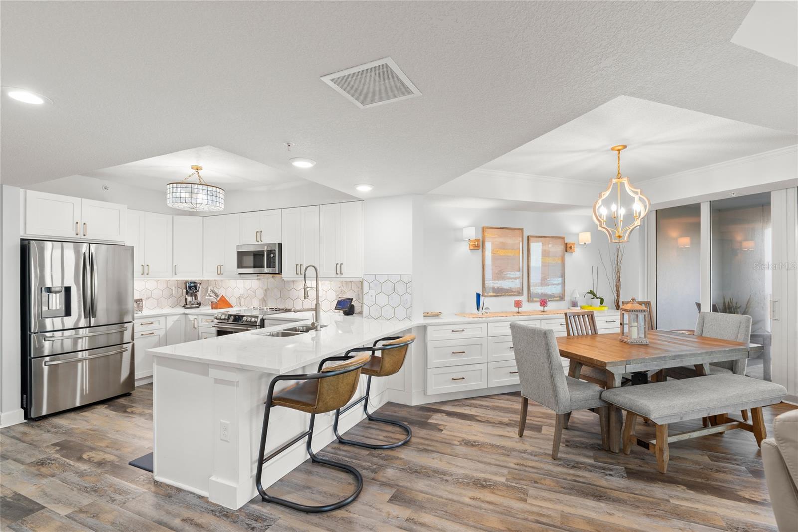 Image 8 of 91 For 200 Ocean Crest Drive 614