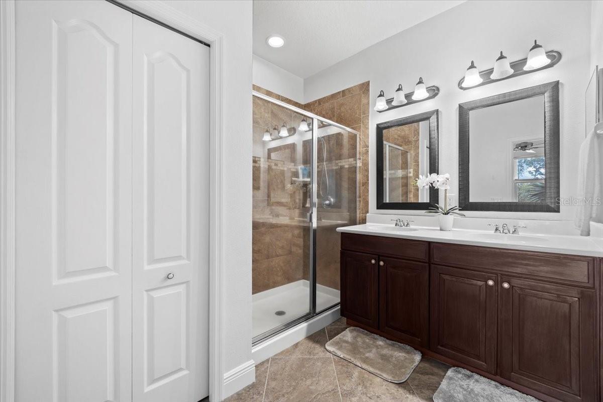 Image 21 of 50 For 70 Riverview Bend S 715