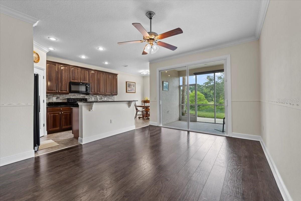Image 8 of 50 For 70 Riverview Bend S 715