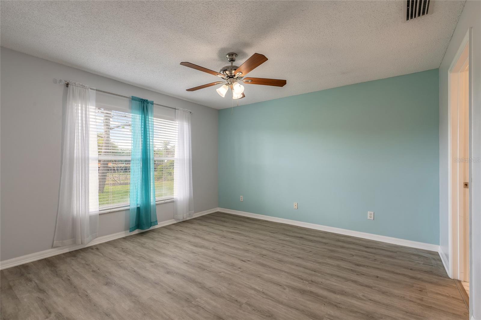 Image 17 of 33 For 613 Clairmont Lane