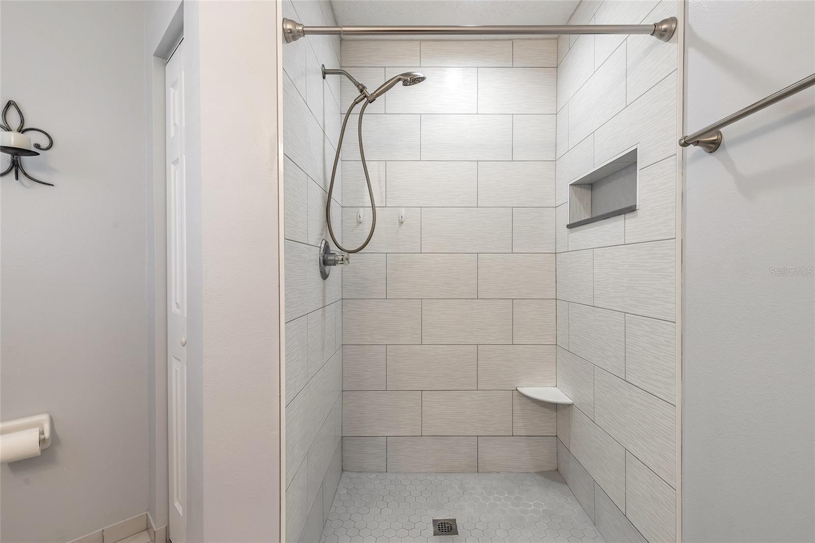 Image 21 of 33 For 613 Clairmont Lane
