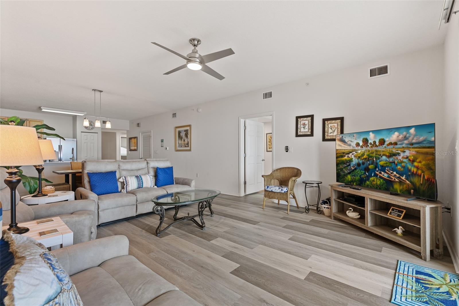Image 14 of 66 For 80 Surfview Drive 718