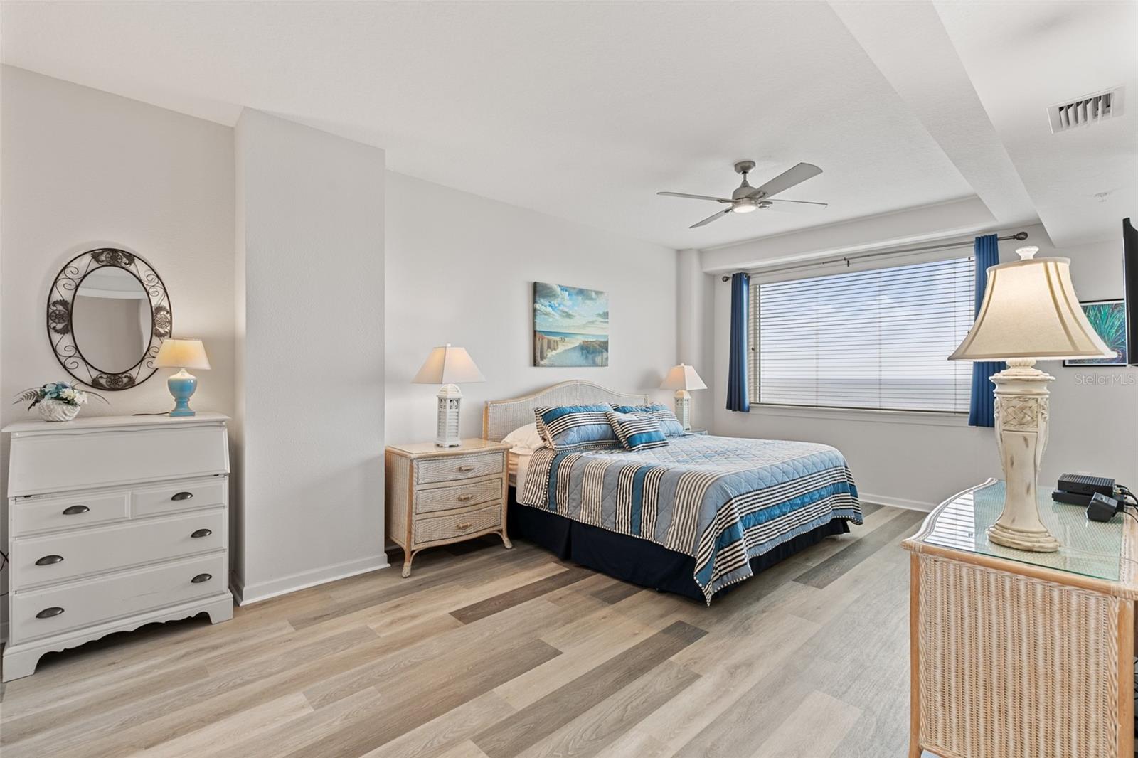 Image 21 of 66 For 80 Surfview Drive 718