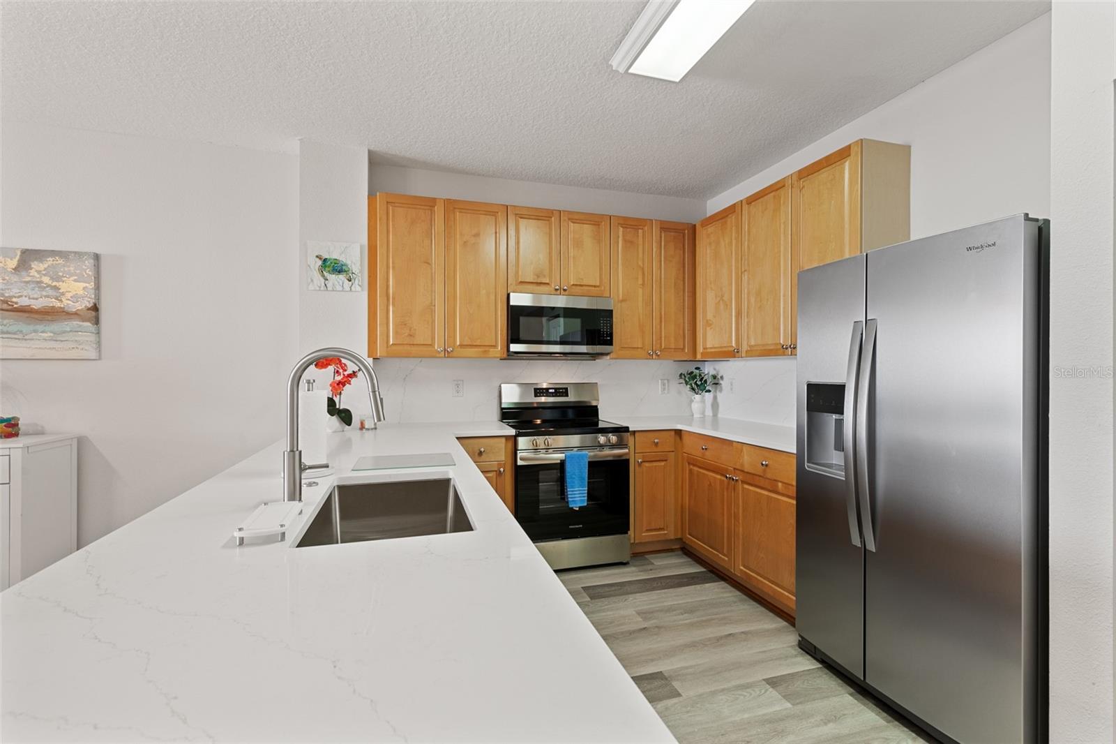 Image 4 of 66 For 80 Surfview Drive 718
