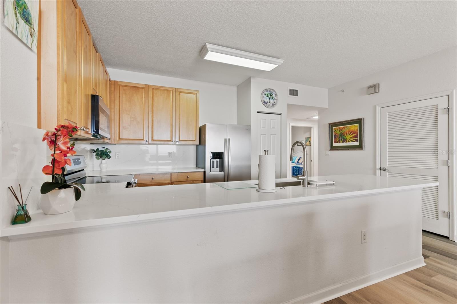 Image 6 of 66 For 80 Surfview Drive 718