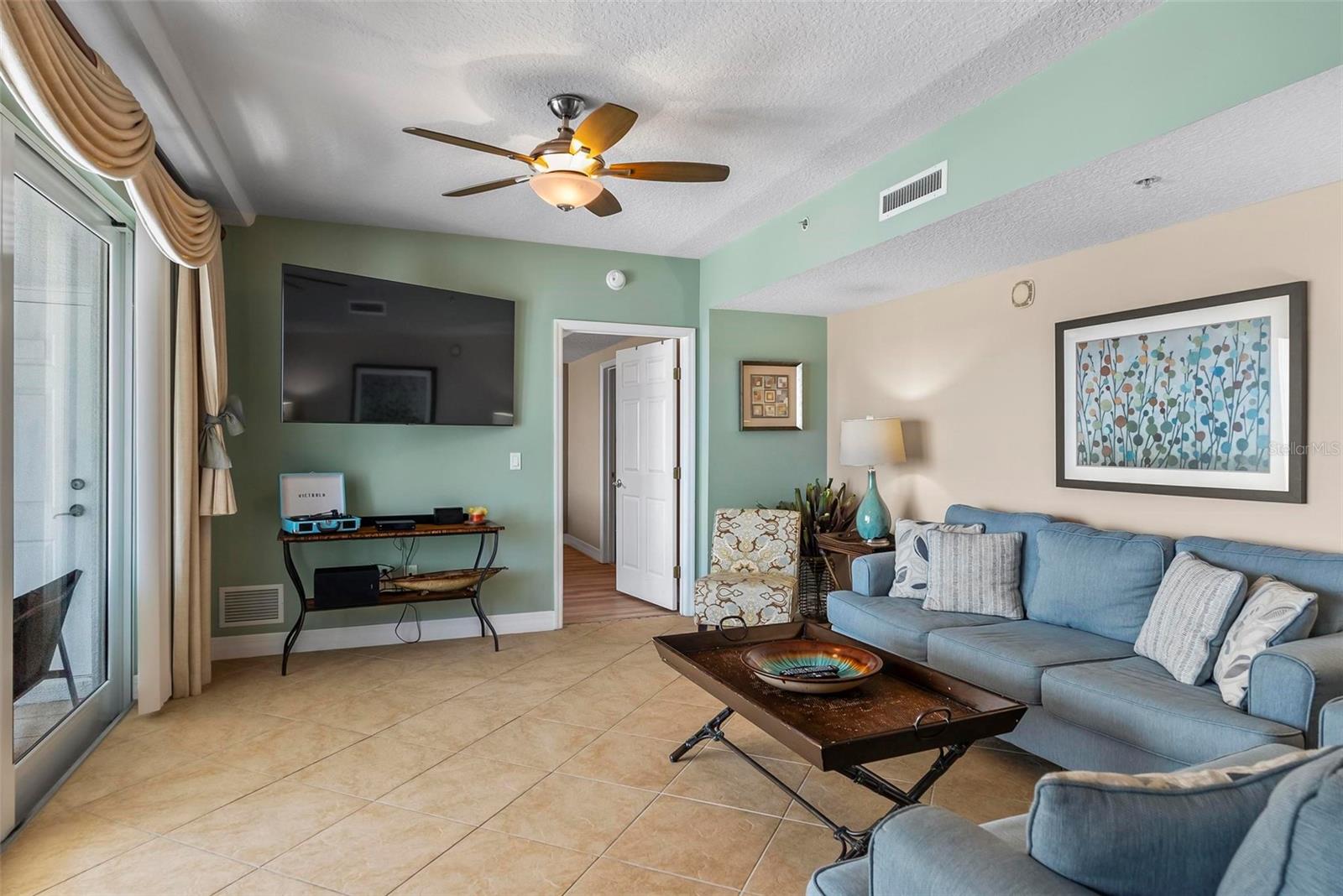 Image 10 of 39 For 2071 Atlantic Avenue 1005