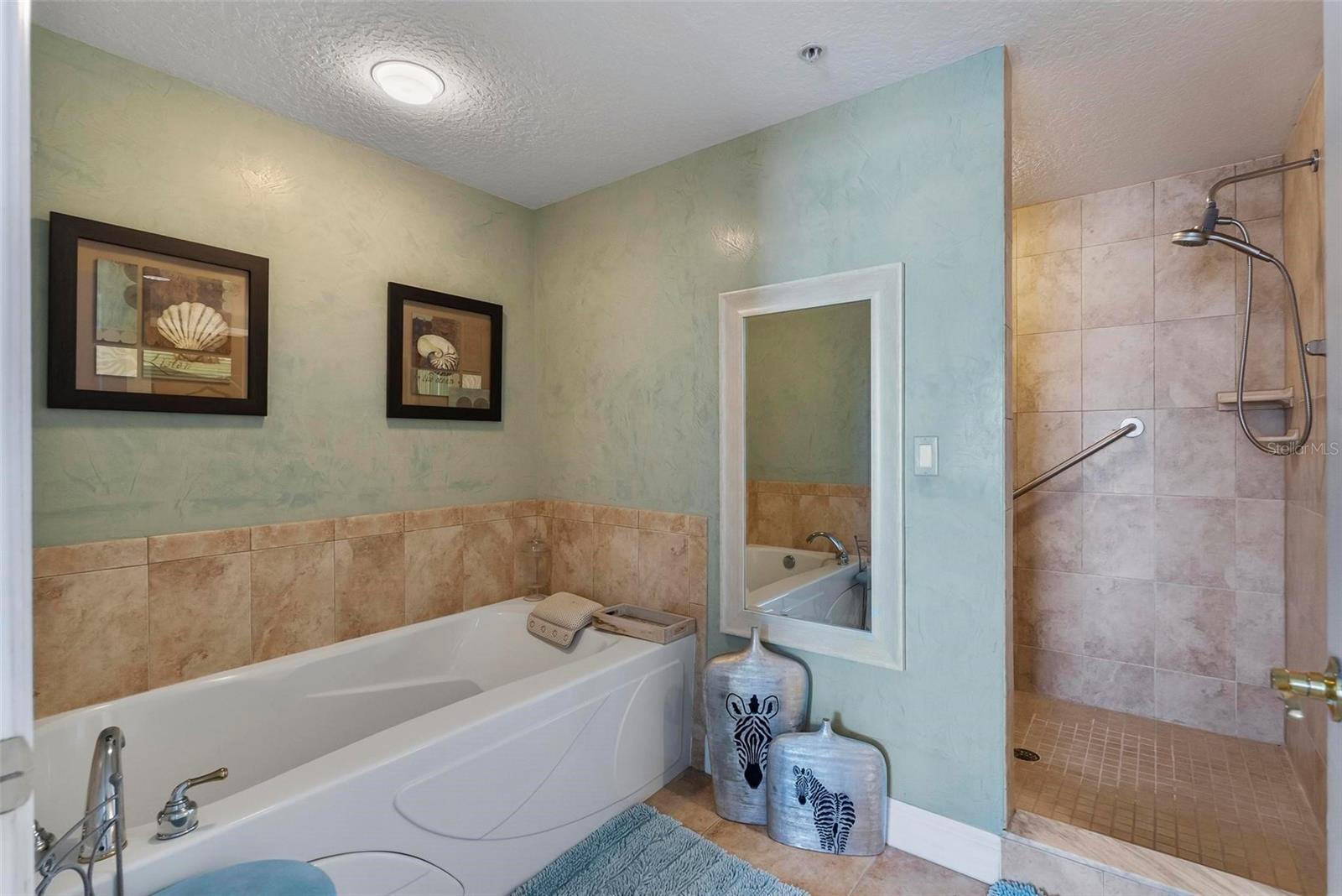 Image 13 of 39 For 2071 Atlantic Avenue 1005