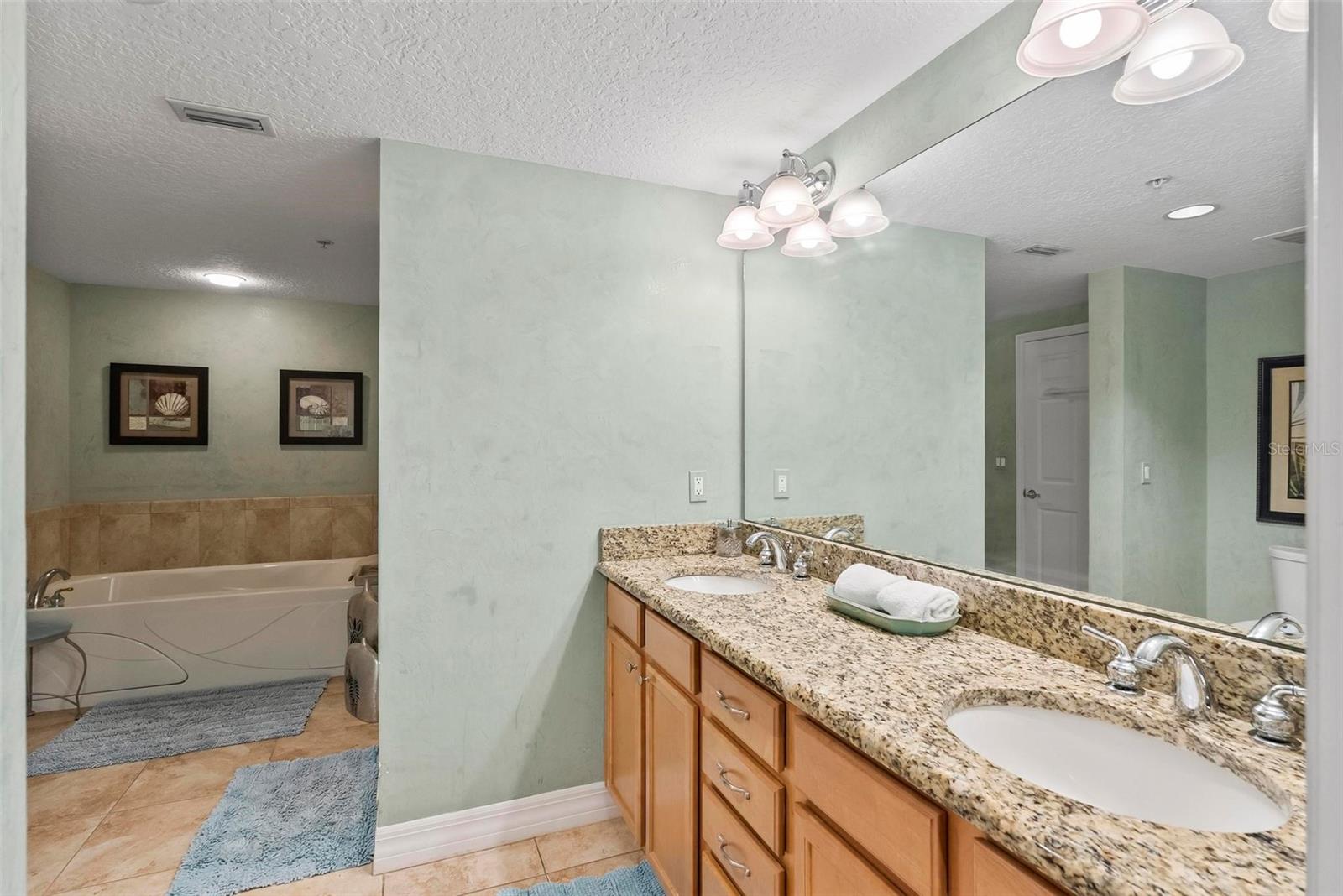 Image 16 of 39 For 2071 Atlantic Avenue 1005