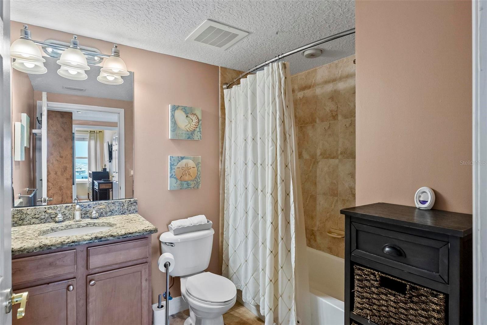 Image 21 of 39 For 2071 Atlantic Avenue 1005