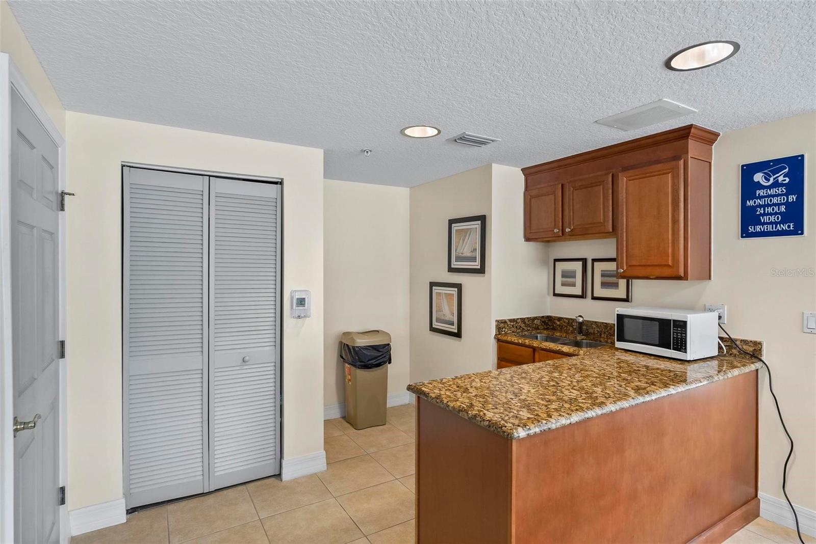 Image 31 of 39 For 2071 Atlantic Avenue 1005