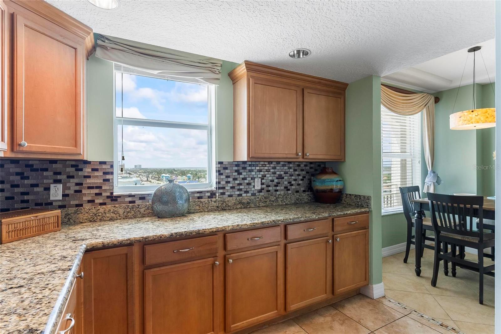 Image 6 of 39 For 2071 Atlantic Avenue 1005