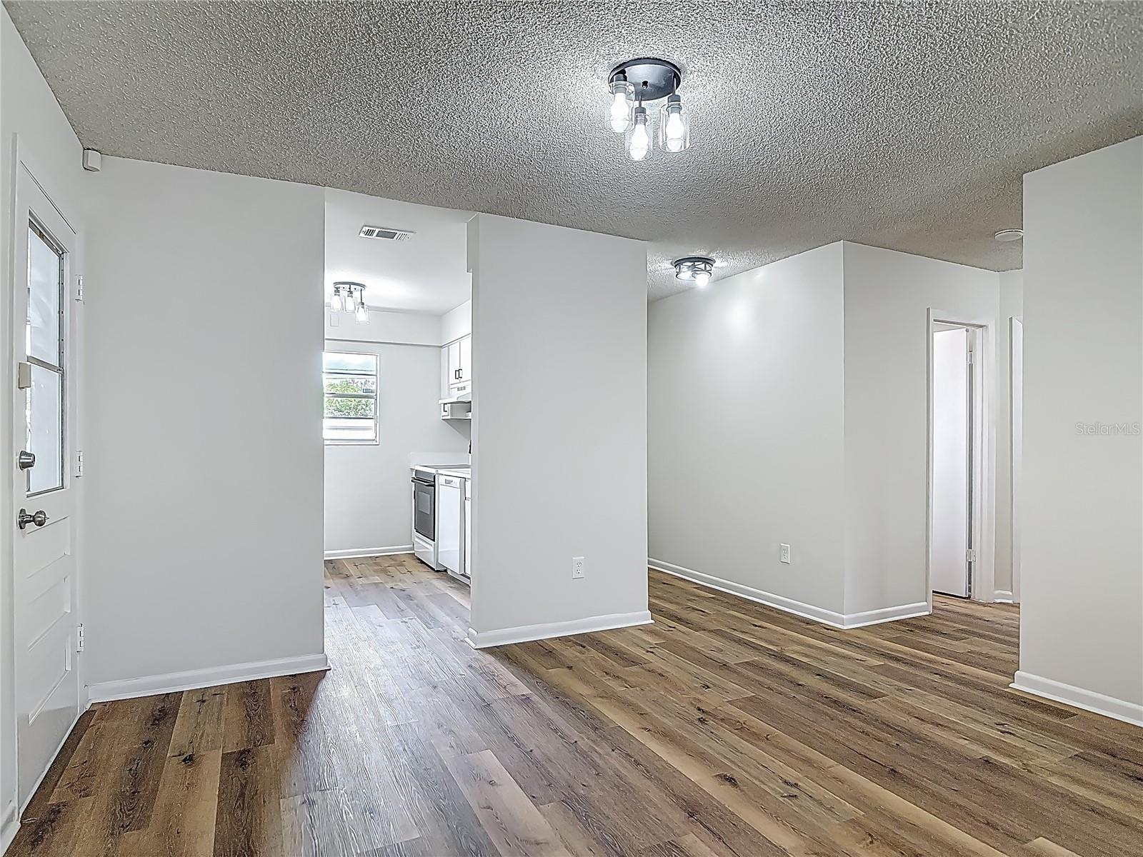 Image 11 of 34 For 244 Oakleigh Drive 200