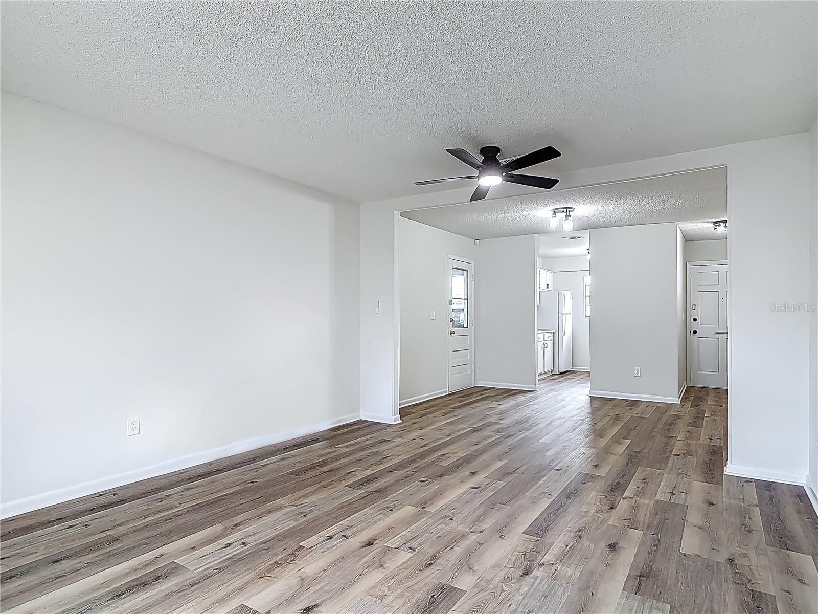 Image 9 of 34 For 244 Oakleigh Drive 200