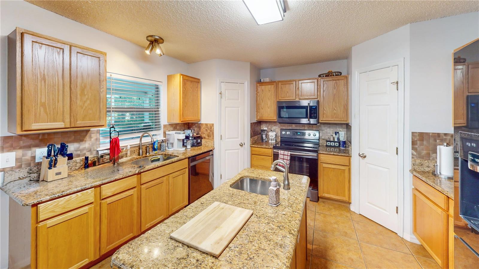 Image 11 of 31 For 124 Lindsay Drive
