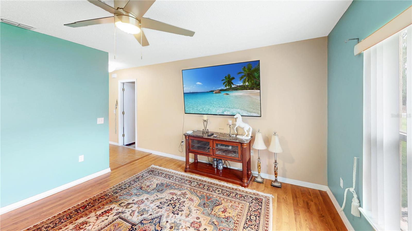 Image 9 of 31 For 124 Lindsay Drive
