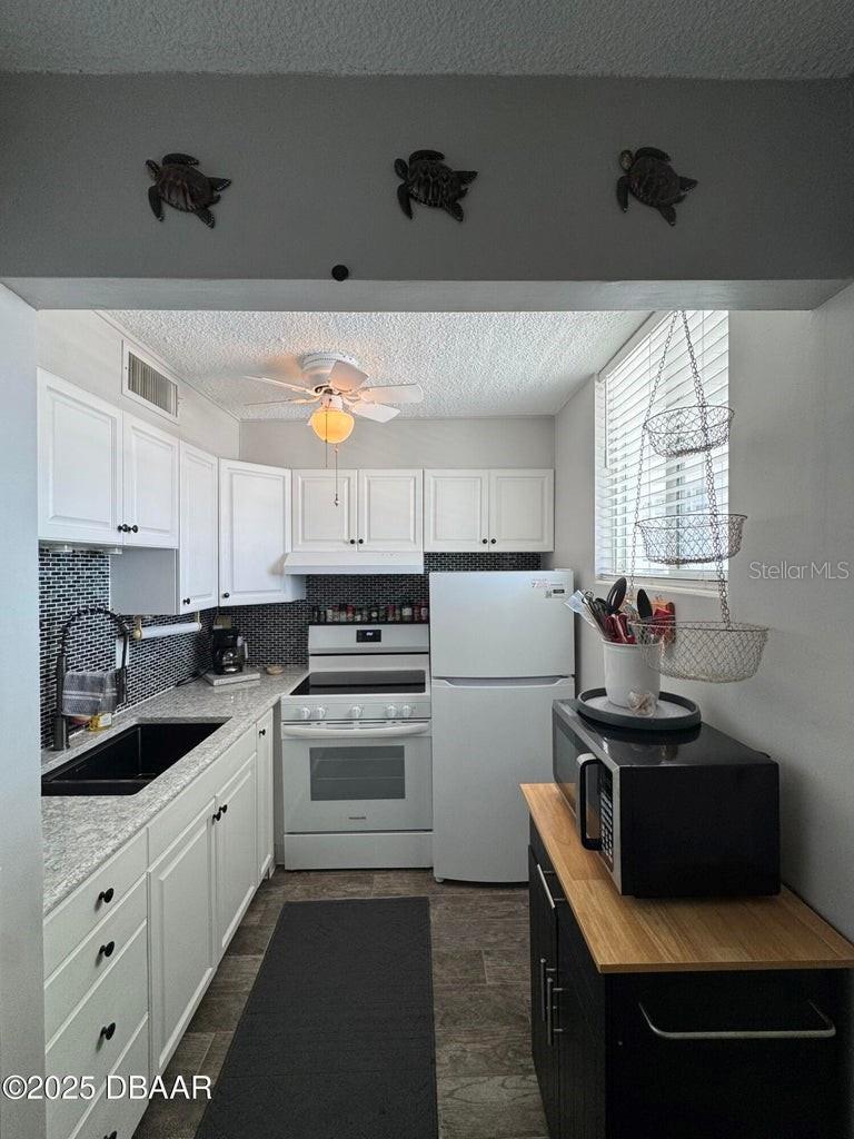 Image 13 of 32 For 2727 Atlantic Avenue 602