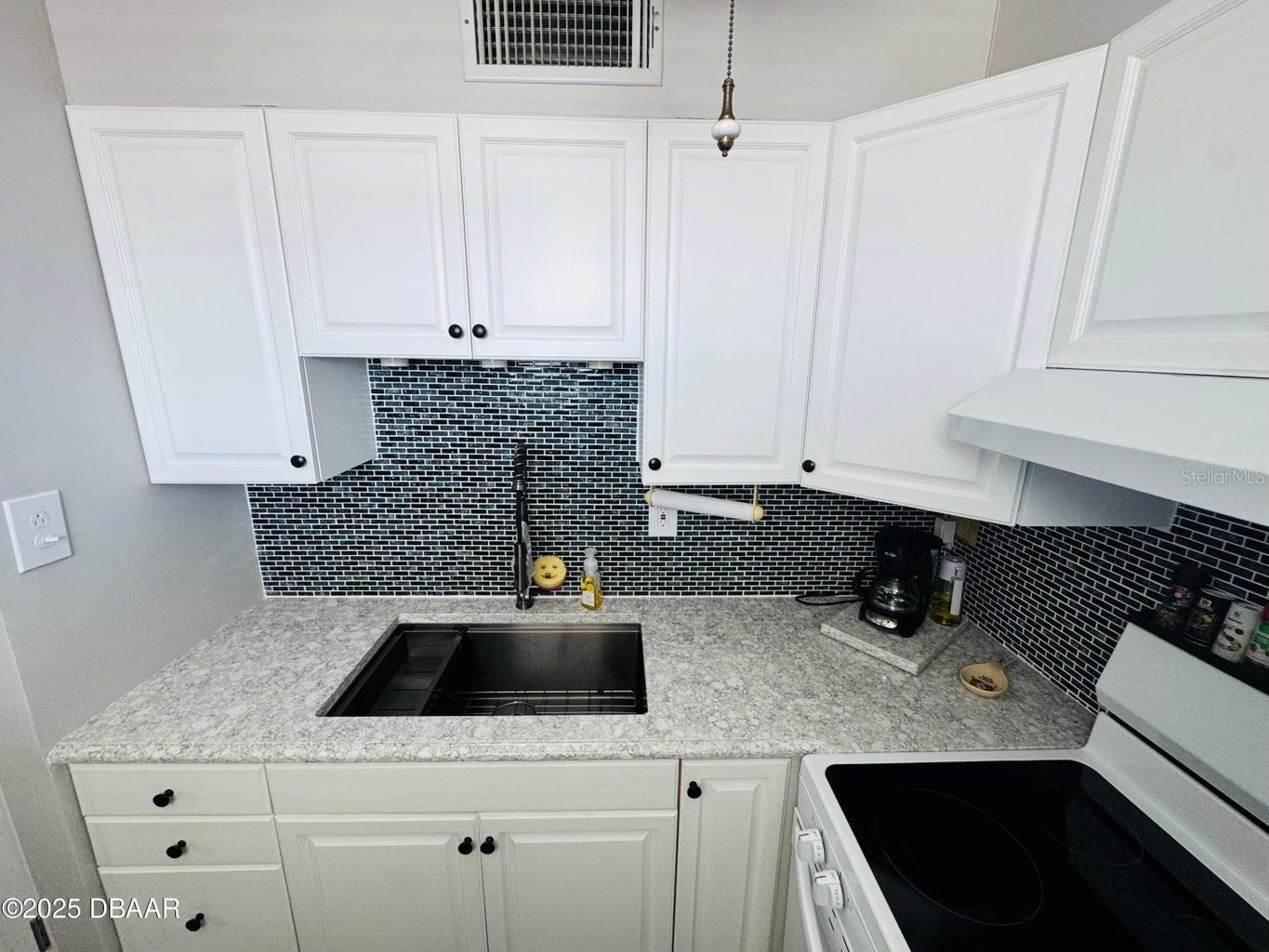 Image 15 of 32 For 2727 Atlantic Avenue 602