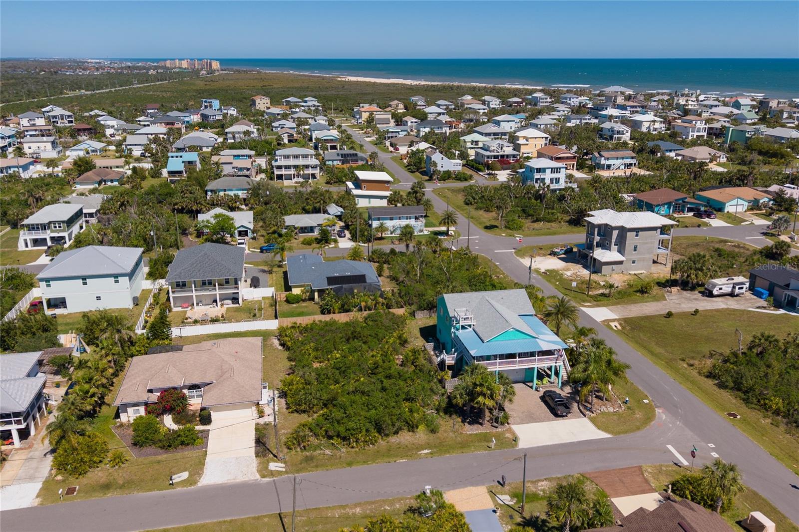 Image 2 of 33 For 25 Surf Drive