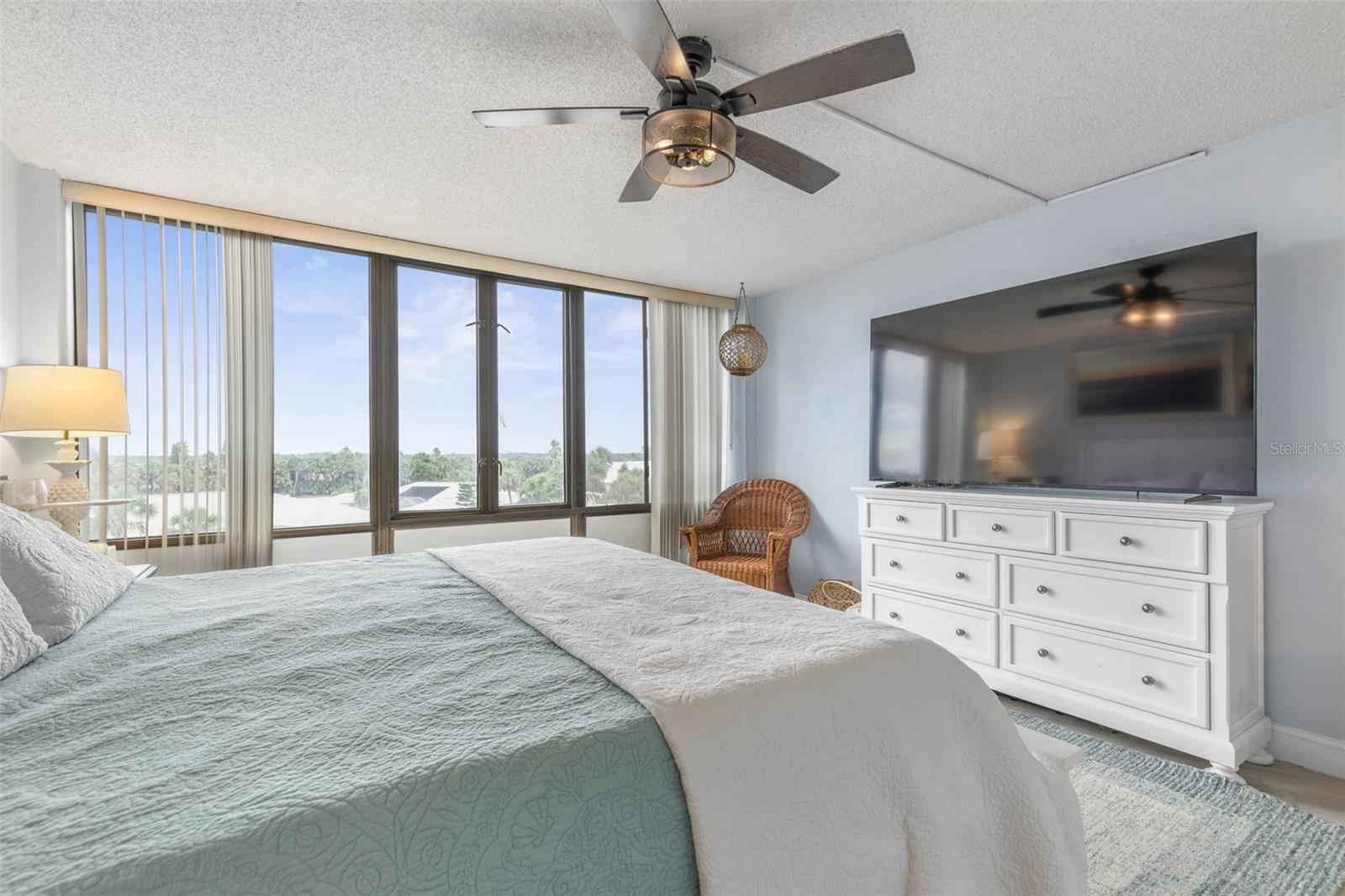 Image 16 of 53 For 3580 Ocean Shore Boulevard 210