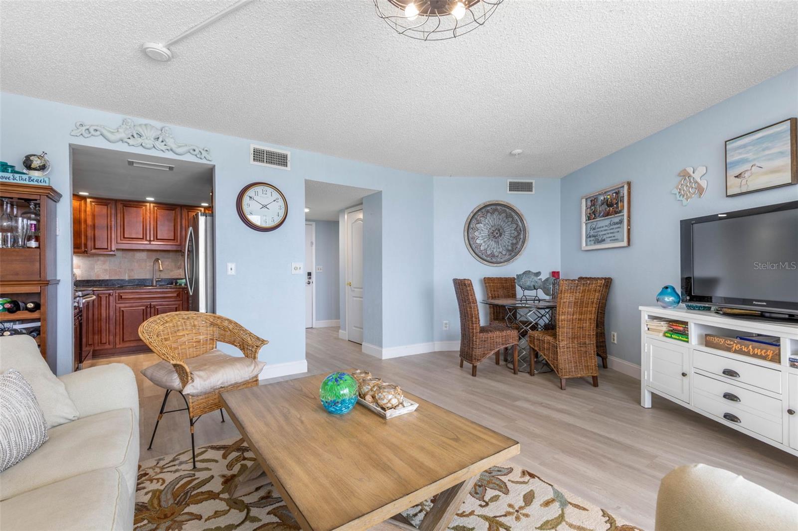 Image 7 of 53 For 3580 Ocean Shore Boulevard 210