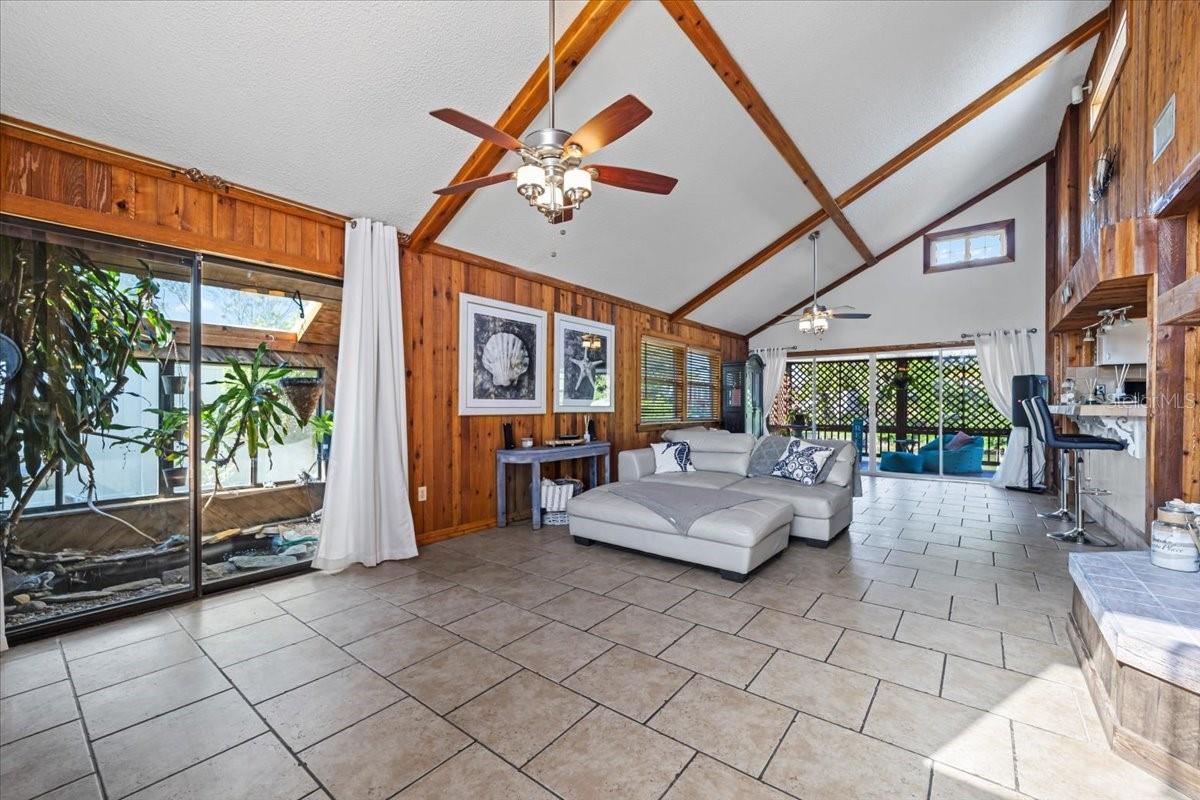 Image 11 of 61 For 20 Crescent Court N