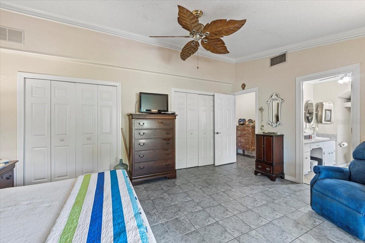 Image 15 of 61 For 20 Crescent Court N