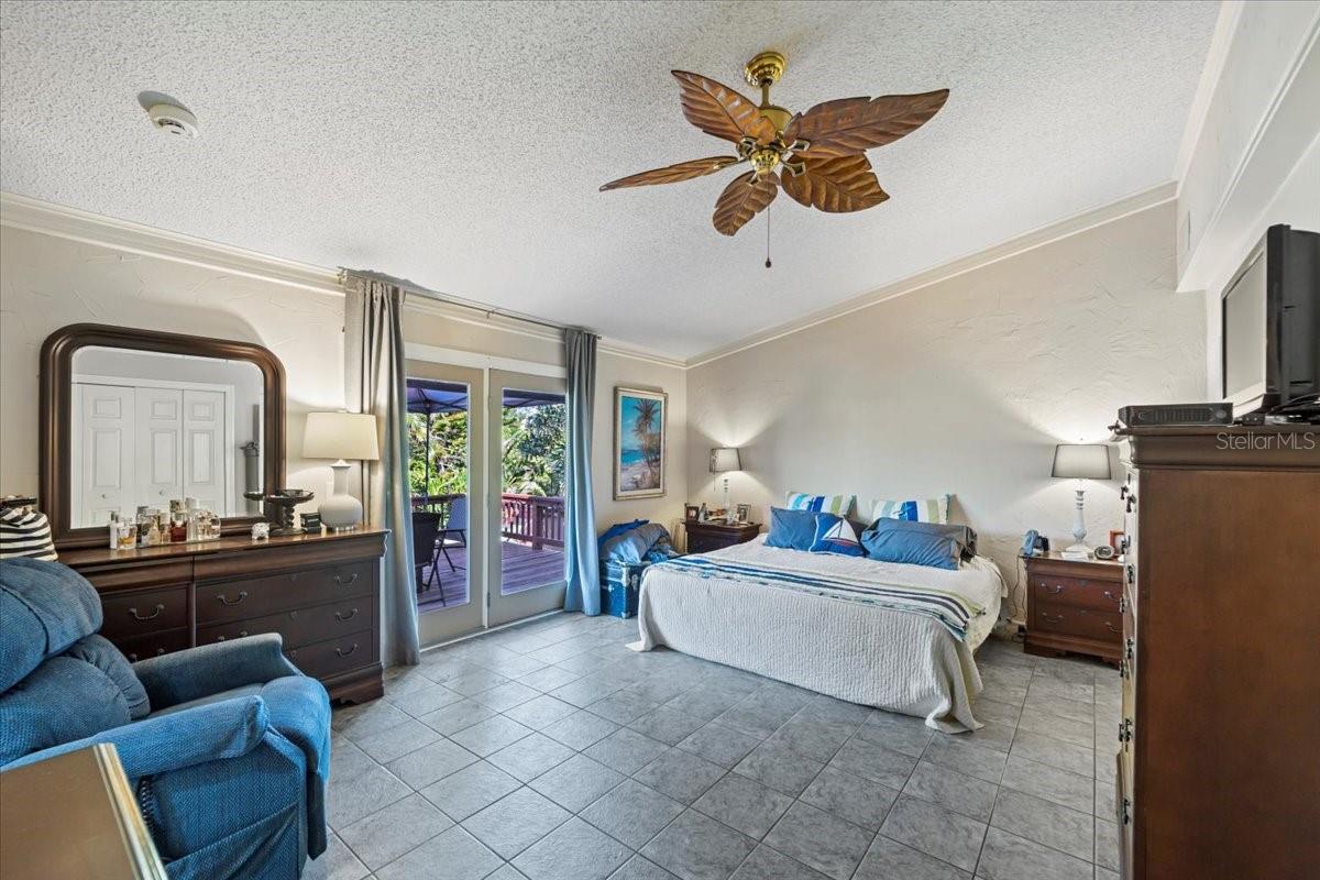 Image 20 of 61 For 20 Crescent Court N