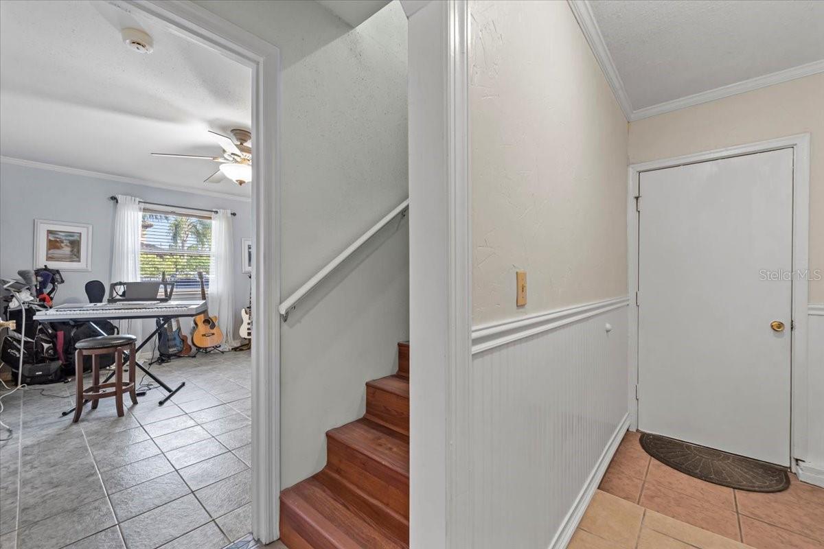 Image 21 of 61 For 20 Crescent Court N