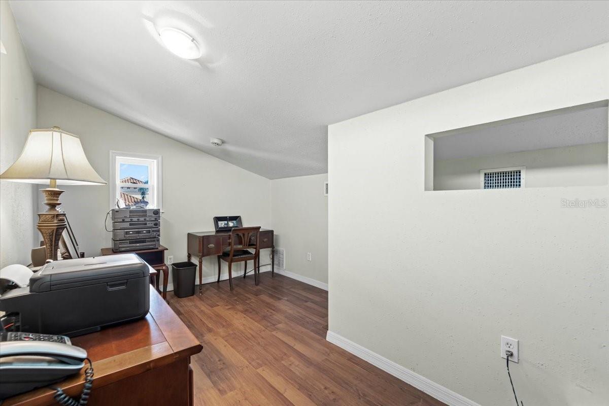 Image 27 of 61 For 20 Crescent Court N