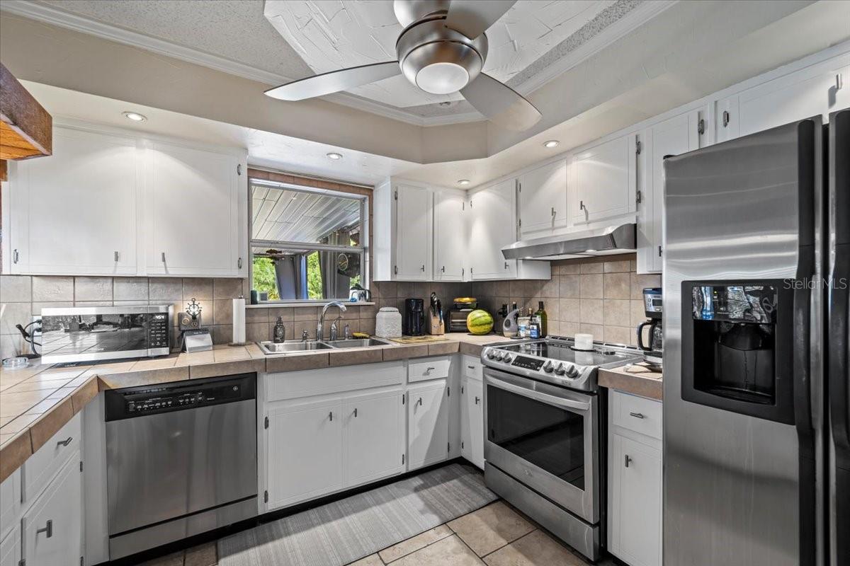 Image 3 of 61 For 20 Crescent Court N