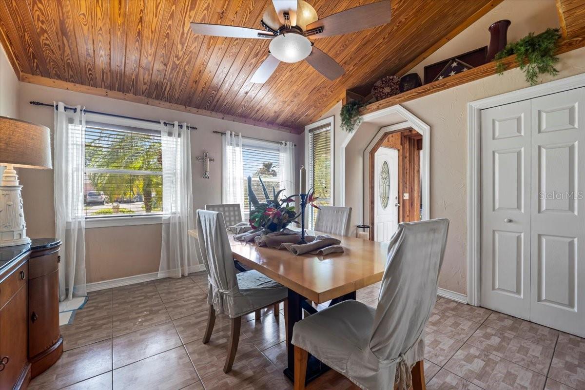 Image 7 of 61 For 20 Crescent Court N