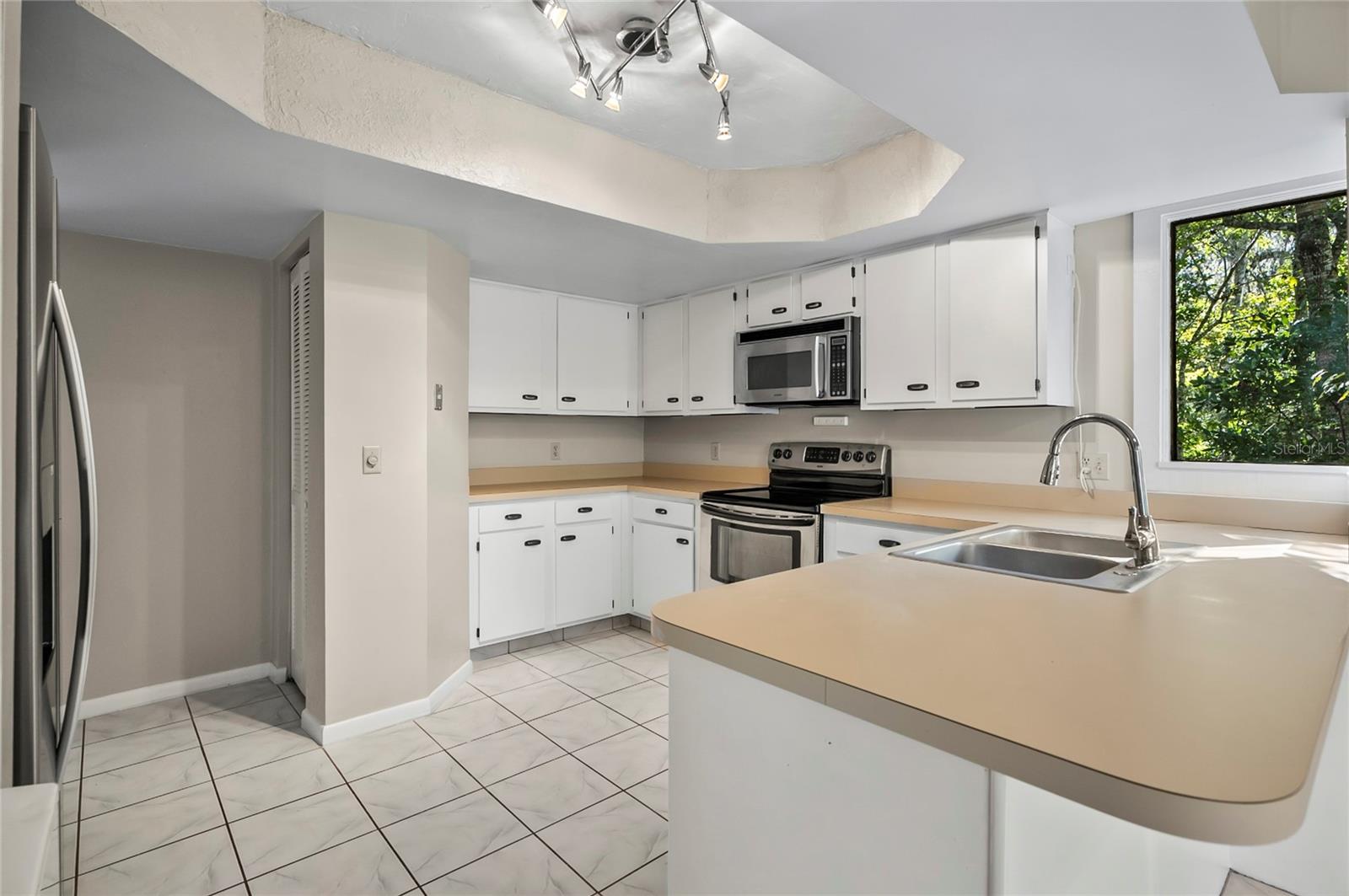 Image 11 of 41 For 18 Broadmore Circle 18