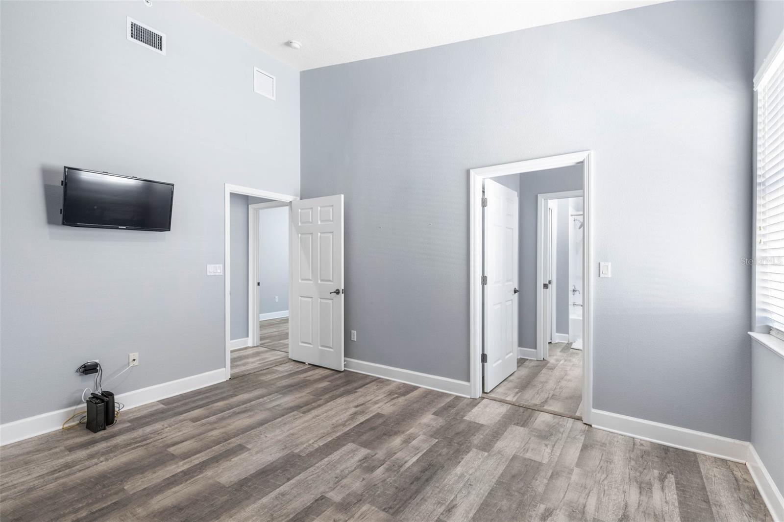 Image 42 of 100 For 95 Ocean Crest Way 531